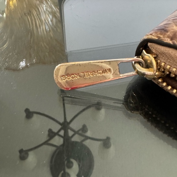 Michael Kors Wallet. Gently used - Picture 4 of 6